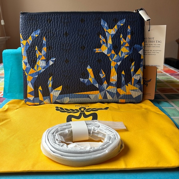 🪸  MCM AREN CROSSBODY POUCH IN CUBIC CORAL VISETOS 🪸 NWT 🪸 - Picture 9 of 16